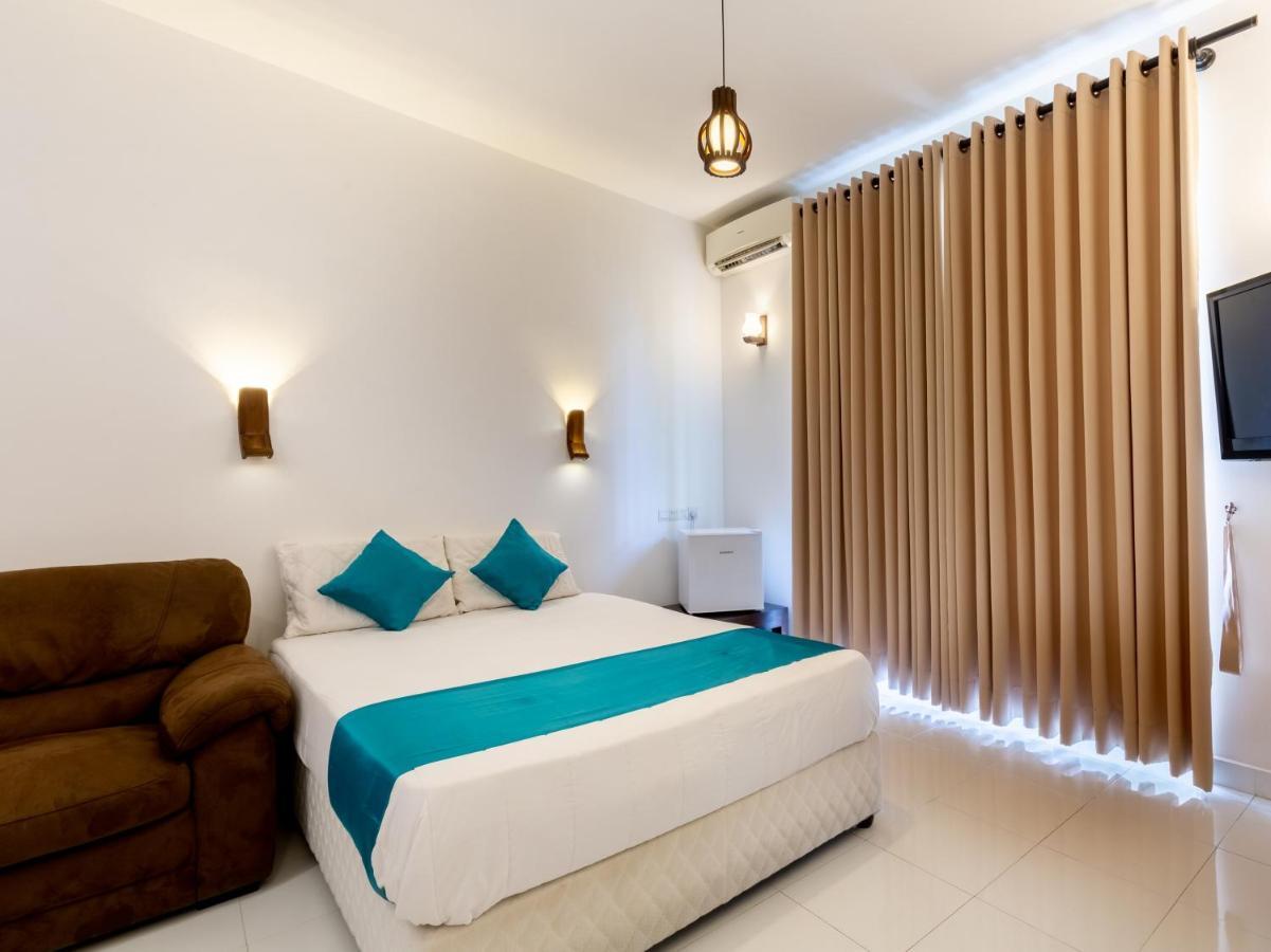 Royal Mount Hotel Дехивала-Маунт-Лавиния Экстерьер фото